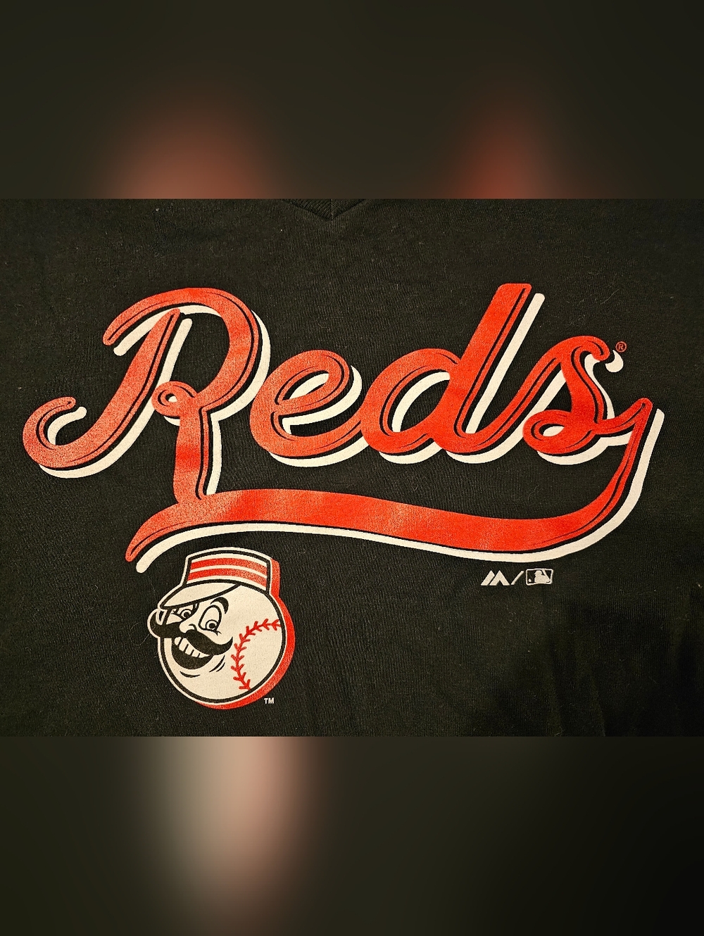 NWT Cincinnati Reds V-Neck T-Shirt. Size: 2XL. - Picture 4 of 5